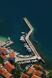 Gradac lučica s brodovima.